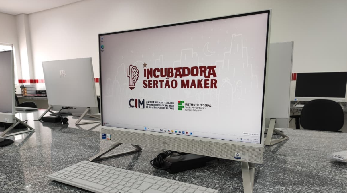 Figura 10 - Ambiente de desenvolvimento de software e operação da Incubadora Sertão Maker no CIM.